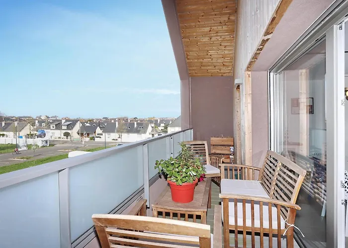 3 Bedroom Cozy Apartment In Saint-Malo